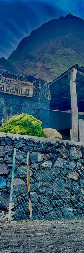 Pensão CasaDanilo，位于Portela的酒店