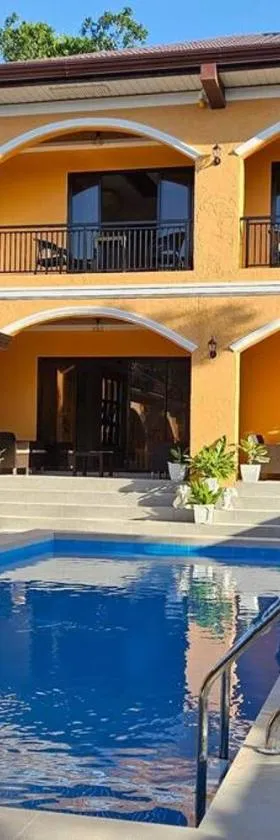 Villa Naranja Pagudpud - Biondo，位于帕古普的酒店
