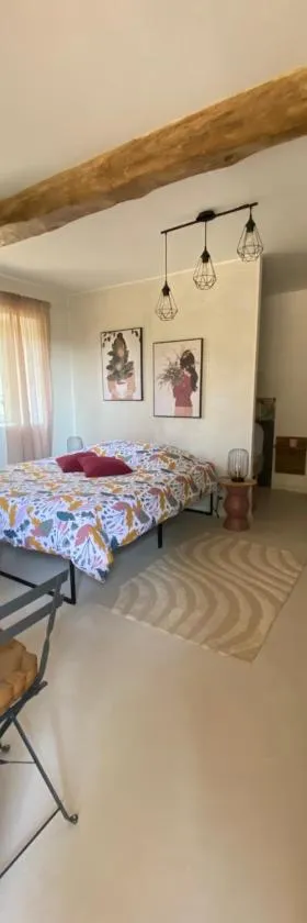 La Chambre A l Ombre du coteau，位于Auriébat的酒店