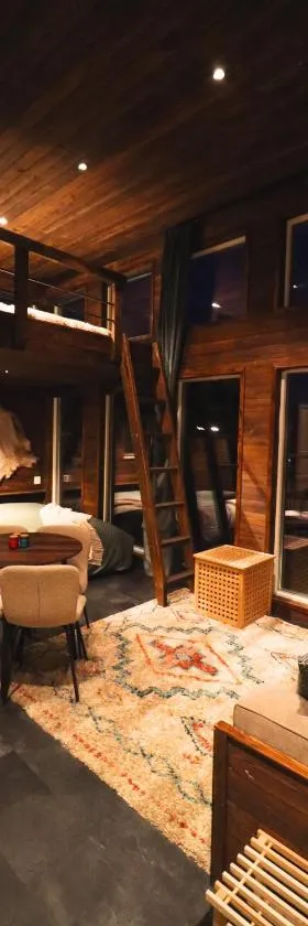 Reindeer River lights lodge，位于基律纳的酒店