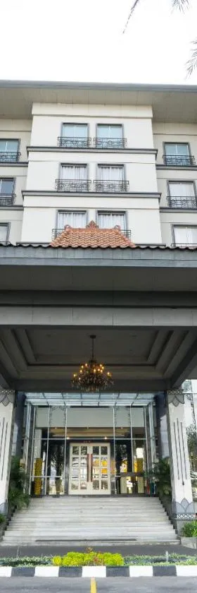 Grand Serela Yogyakarta，位于日惹的酒店