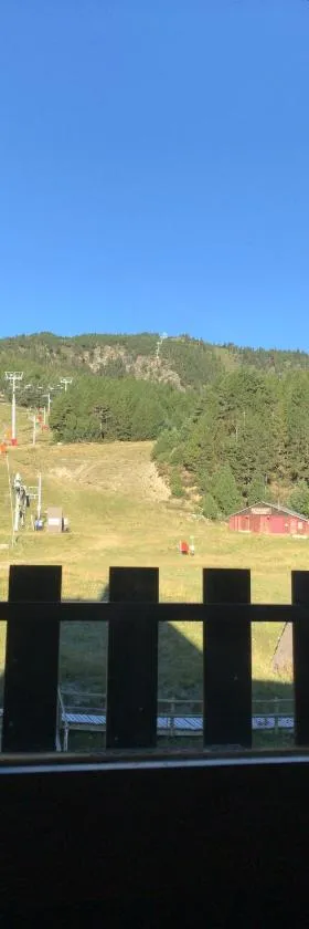 Studio cabine 4 couchages vue sur les pistes，位于Puyvalador的酒店