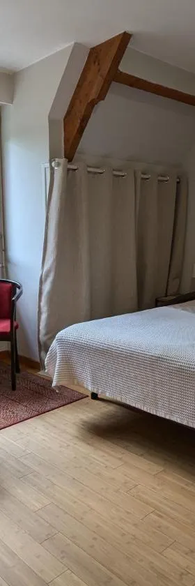 Appartement Le Louis Dort au calme，位于埃屈埃莫维尔的酒店