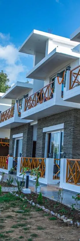 Maatidera Resort Kanatal The Boutique stay in the Lap of Himalayas，位于卡纳塔尔的酒店
