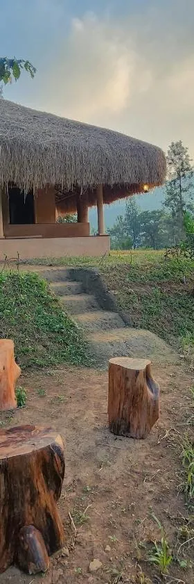 Nelli Mud Village，位于Thirunelli的酒店