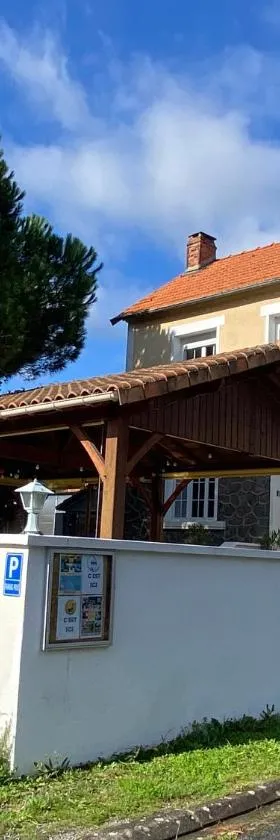 La Maison du Parloir，位于Queaux的酒店