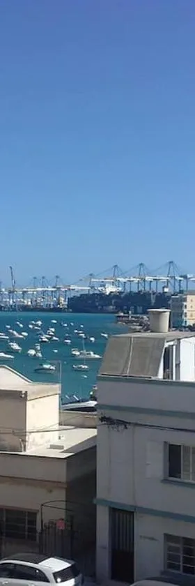 Birzebbugia Seaview - 100m from beach & promenade，位于比尔泽布贾的酒店