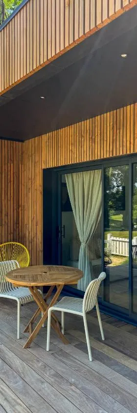 Lodge autour du golf Ardree，位于Saint-Antoine-du-Rocher的酒店