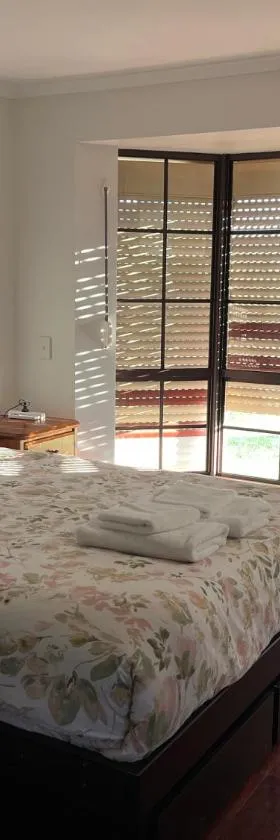 Charming 4BR Retreat near Gawler，位于高勒的酒店