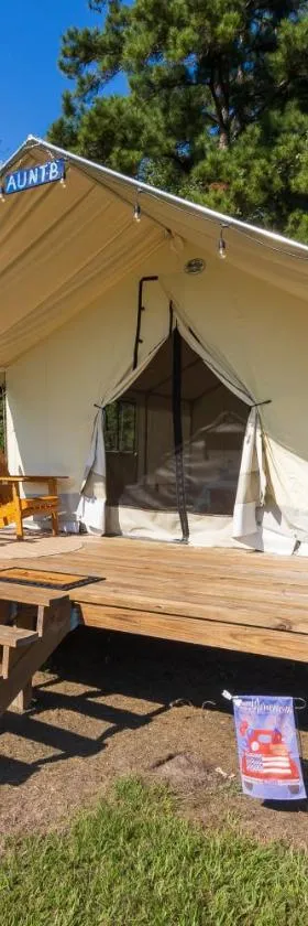 Khushatta Hills Ranch Glamping - Aunt B，位于Coldspring的酒店