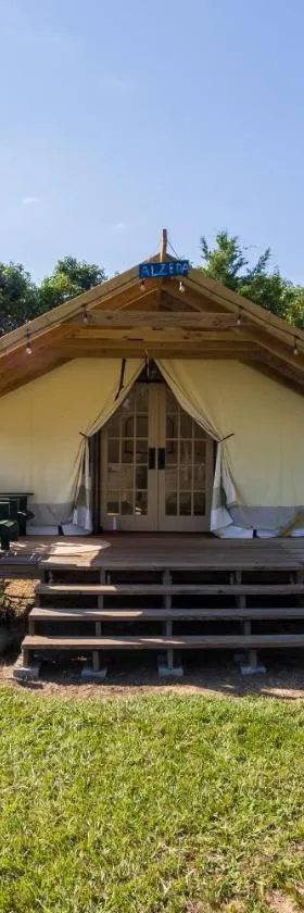 Khushatta Hills Ranch Glamping - Alzeda，位于Coldspring的酒店