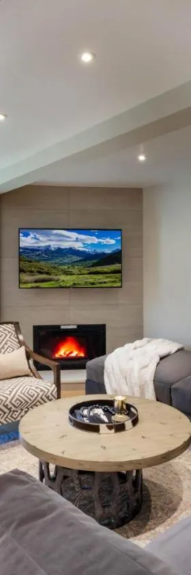 Luxurious 2 BR, 2 BA - Aspen Core，位于阿斯潘的酒店