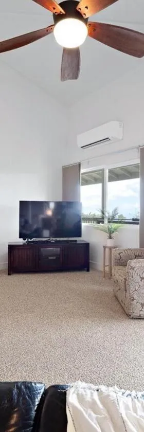 Central Oceanview Modern Cozy 3 Bed House，位于科纳的酒店