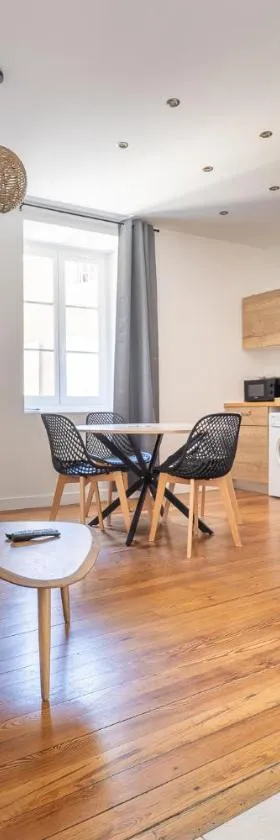 Appartement moderne , trevoux centre historique，位于特雷武的酒店