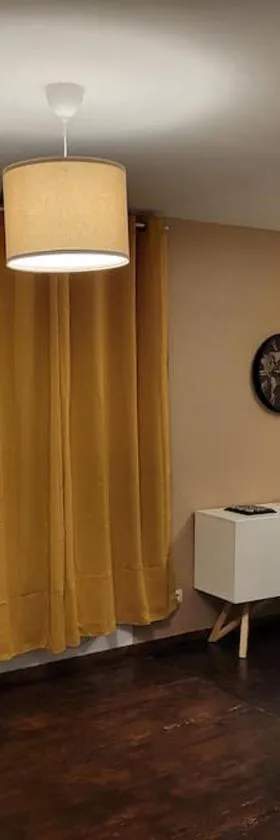 Charmant appartement en cœur de ville，位于阿尔芒蒂耶尔的酒店