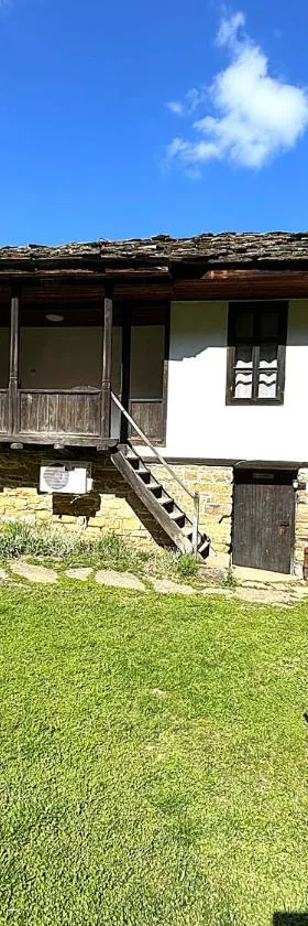 Guest house Maria Savekova 19 c.，位于波兹思的酒店