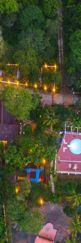 Ushasree Wayanad Heritage Premium Pool Resort by VOYE HOMES，位于安巴拉瓦亚尔的酒店