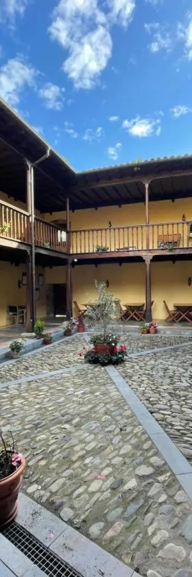Hotel Castillo Valdés Salas，位于萨拉斯的酒店