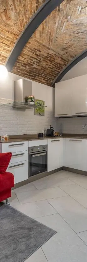 Il Rustico RDA Luxury Apartments lago Parking，位于门德里西奥的酒店