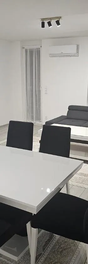 APARTMAN-Lily，位于布戈伊诺的酒店