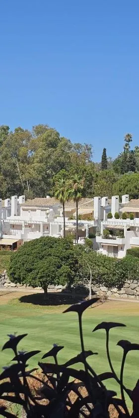 Apartment in Marbella, Eagles Village. La Quinta.，位于贝纳阿维斯的酒店