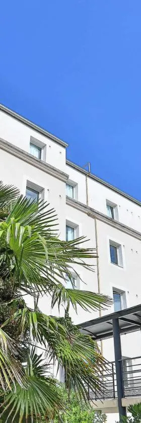 B&B HOTEL Les Sables-d'Olonne Centre Gare，位于莱萨布勒-多洛讷的酒店