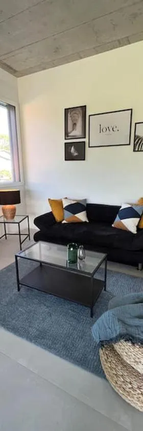 Appartement calme et moderne，位于滨湖埃斯塔瓦耶的酒店