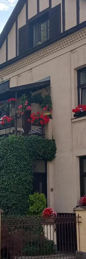 Apartmán v secesní vile，位于Úpice的酒店
