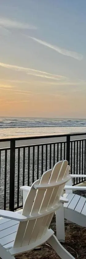 Single or Double Beach Studio Oceanfront Pool & Tiki，位于德通纳海滩海岸的酒店