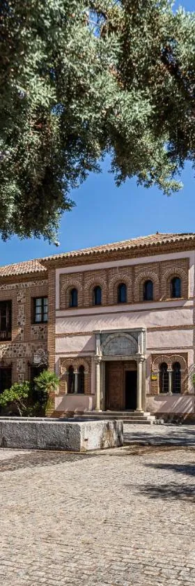 Queens hacienda alamedilla Toledo，位于托莱多的酒店