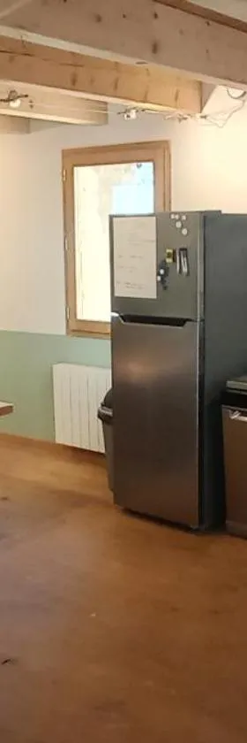 JAS provençal pour 6 personnes à 2mn de la Grange de Javon，位于Monieux的酒店