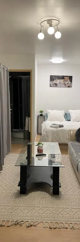 Studio 28m，位于圣克洛德的酒店