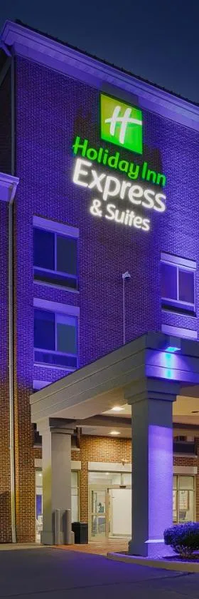 Holiday Inn Express & Suites Milwaukee NW - Park Place by IHG，位于密尔沃基的酒店