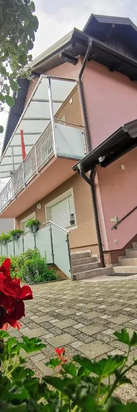 Apartmani Jastreb，位于亚斯特雷巴斯科的酒店