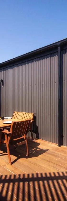 The Savvy Retreat - vineyard views，位于马丁伯勒的酒店