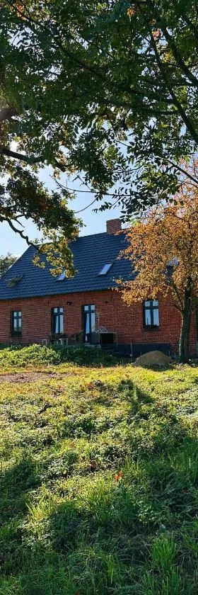Dom w Młodzianowie，位于米利奇的酒店