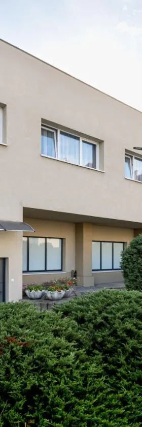 Sport Hotel，位于耶莱尼亚古拉的酒店
