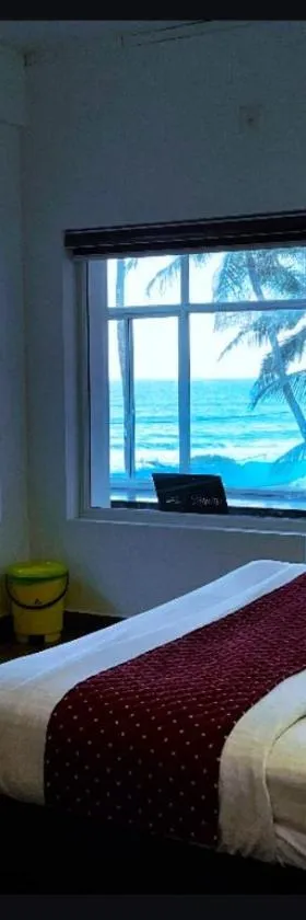 White Shell Beach House，位于坎努尔的酒店