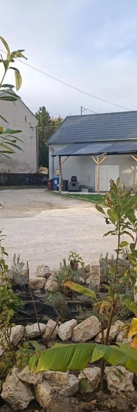 Csobánc apartman，位于陶波尔曹的酒店