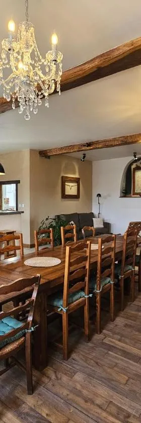 Maison historique du XVIIIème siècle，位于Mouzay的酒店