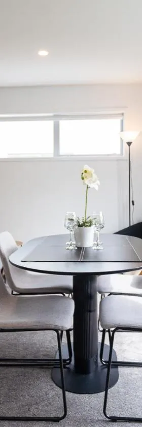Cosy 2 Bed 3 Bath Home Close to CBD And Hagley Park，位于阿丁顿的酒店