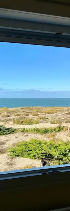 Maison posée sur la plage，位于拉蒂尔巴勒的酒店