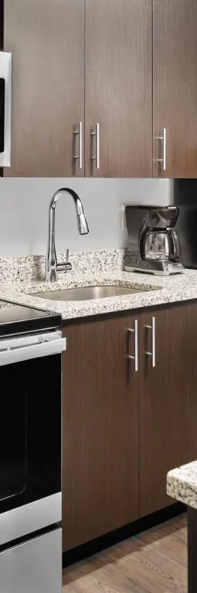 stayAPT Suites Suffolk-Chesapeake，位于萨福克的酒店