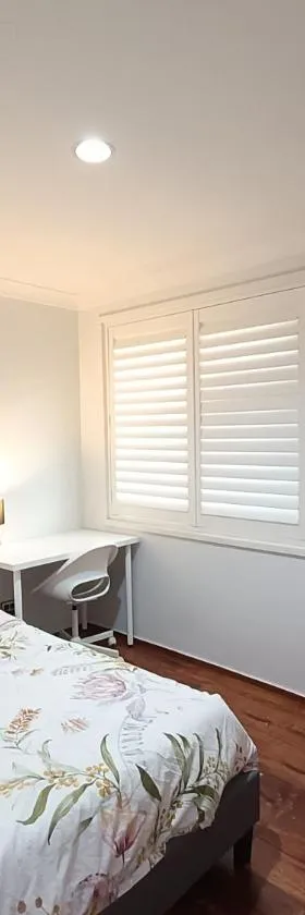 Peaceful Room in Modern Baulkham Hills Home - BH3，位于保尔罕希尔斯的酒店