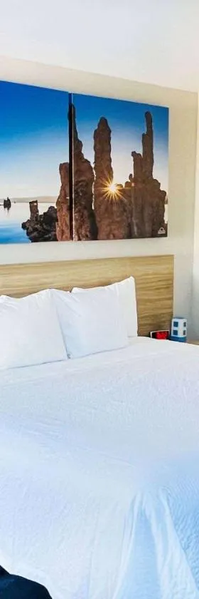 Days Inn by Wyndham Ridgecrest near China Lake Naval Station，位于里奇克莱斯特的酒店