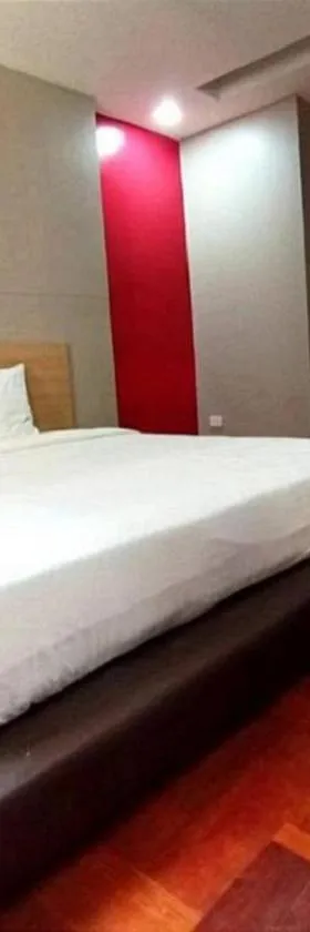 GO INN BTS Surasak Silom bkk โกอินน์ บีทีเอส สถานีสุรศักดิ์，位于Yan Nawa的酒店