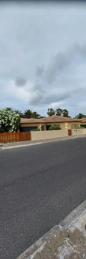 Pé n' Areia Beach House Porto Santo，位于圣港的酒店