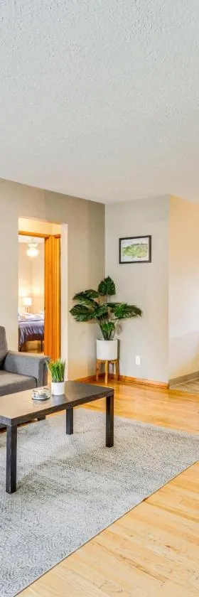 Pet-Friendly Gem with Ping-Pong Table in Oregon!，位于福里斯特格罗夫的酒店