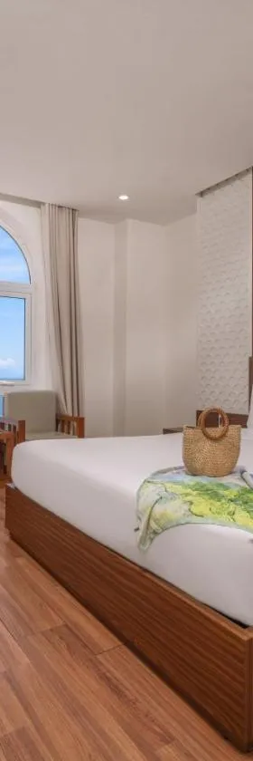 De Lamour Hotel Da Nang，位于岘港的酒店