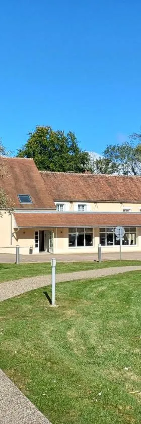 Logis Hôtel Restaurant Le Moulin de la Coudre，位于沃努瓦的酒店